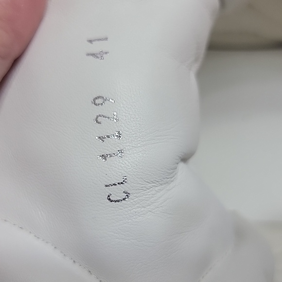 Louis Vuitton Archlight Sneaker - Picture 6 of 9